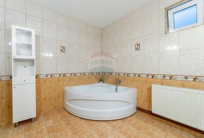 Casă cu 3 camere cu Canalizare în UTA - 14