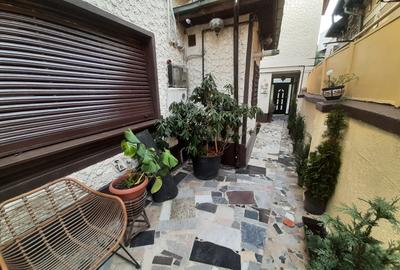 Apartament in vila, curte, Victoriei, Buzesti, mobilat, centrala proprie - 1