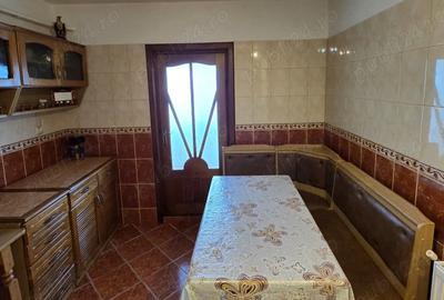 Apartament cu 3 camere decomandat în Buzaului - 1