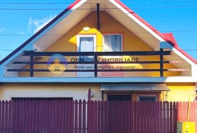 Casă individuală cu 4 camere cu Canalizare în 1 Mai