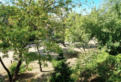 Apartament cu trei camere  zona Tiglina 1 et. 2 DECOMANDAT + GARAJ langa bloc - 9