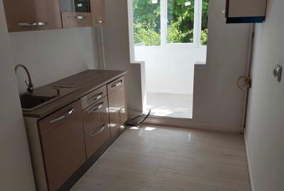 Apartament cu 3 camere decomandat în Drumul Taberei - 1