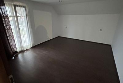 Casă cu 4 camere cu Teren 1090 Mp în Central - 10