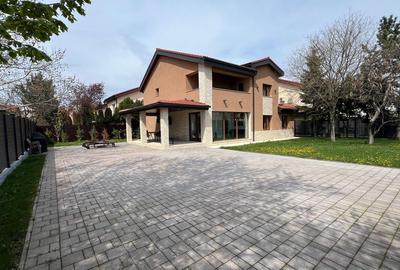Casă individuală cu 5 camere în Central