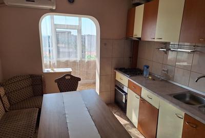 Apartament cu 2 camere decomandat în Km 5 - 6