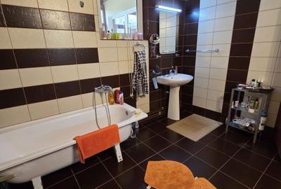 Casă cu 5 camere cu Teren 1800 Mp în Central - 17