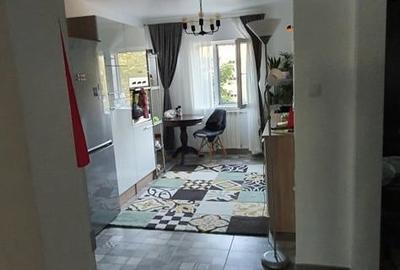 Apartament cu 4 camere decomandat în Soarelui - 2