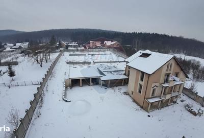 Casă cu 4 camere cu Teren 3700 Mp în Ivănești - 3