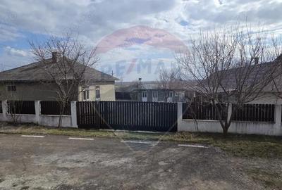 Casă cu 4 camere cu Teren 614 Mp în Stânca (Ștefănești) - 1