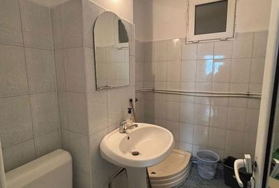 Spațiu comercial, de 75 mp, în Central - 4