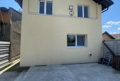 Casă cu 5 camere cu Teren 562 Mp în Răucești - 2