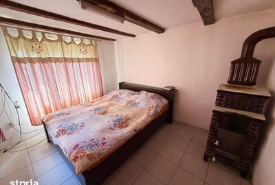 Casă cu 3 camere cu Teren 2974 Mp în Central - 2