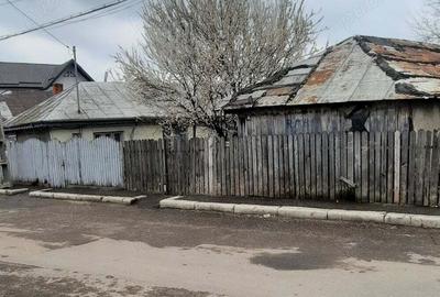 Doua case batrane?ti de vanzare, Ramnicu Sarat, strada Luncii, nr. 30A ?i 30B - 1