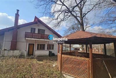 Casă individuală cu 4 camere în Bucium