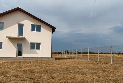 Casă cu 4 camere în Piscu - 2