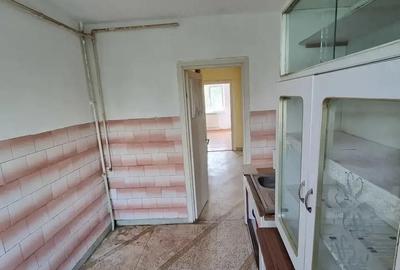 A 37 Liceul sanitar ,Apartament 3 camere confort 1 etaj 2, 67000euro - 14