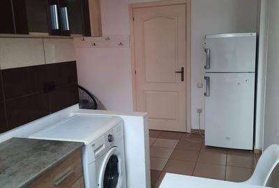 Garsonieră decomandată în Central