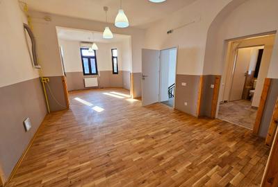 Spațiu de birouri – 5 camere, 3 băi – Etaj 1 vilă, Zona Centrală - 2
