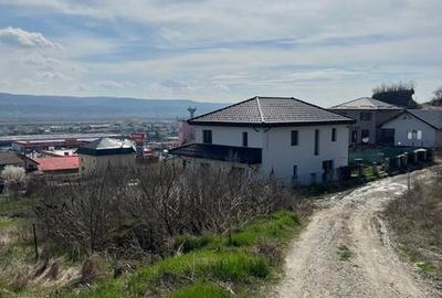 Teren de 898 mp, în Troianu - 1