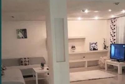 Apartament cu 3 camere decomandat, mobilat în Dacia