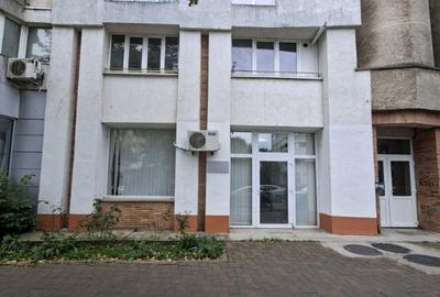 Spatiu Liceul Sportiv Adriatica 100mp utili acces direct din pietonala - 1