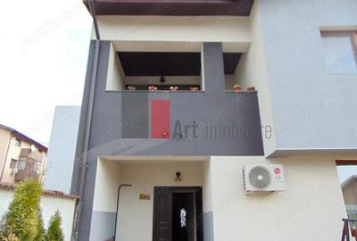 Casă cu 7 camere cu Canalizare în Fundeni - 2