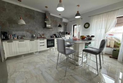 Casă cu 5 camere cu Teren 1020 Mp în Central - 15