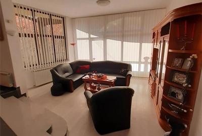 Casă cu 6 camere cu Teren 430 Mp în Central - 1