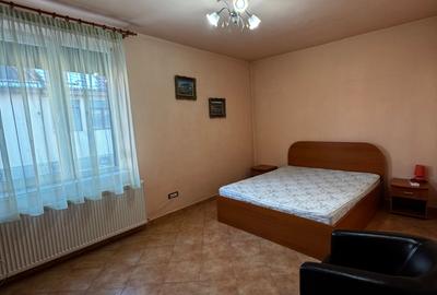 Apartament cu 2 camere decomandat, mobilat în Brașovul Vechi - 2
