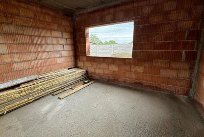 Casă cu 4 camere în Moșnița Nouă