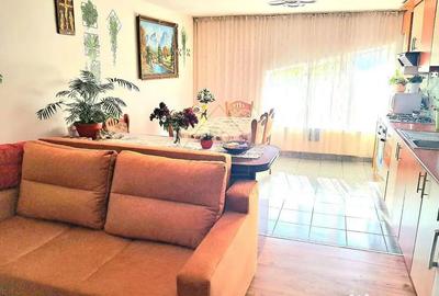 Apartament cu 3 camere decomandat în Plopilor