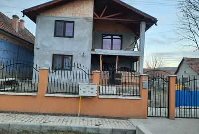 Casă cu 4 camere cu Teren 5 Mp în Exterior Vest - 2