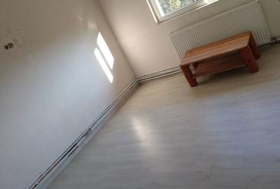 Casă cu 4 camere cu Teren 2500 Mp în Trăisteni - 4