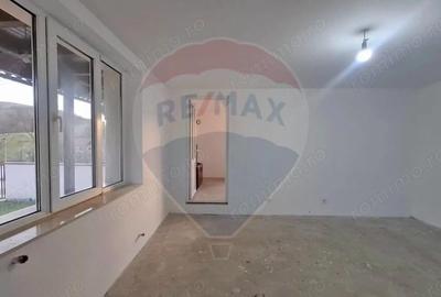 Casă cu Teren 800 Mp în Gălățeni - 5