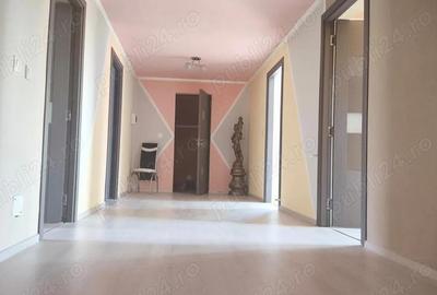 Casă cu 6 camere cu Teren 488 Mp în Central - 1