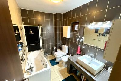 Casă cu 6 camere cu Teren 1629 Mp în Plopu - 18