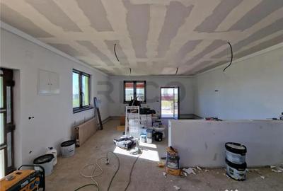 Casă cu 3 camere cu Teren 350 Mp în Borș