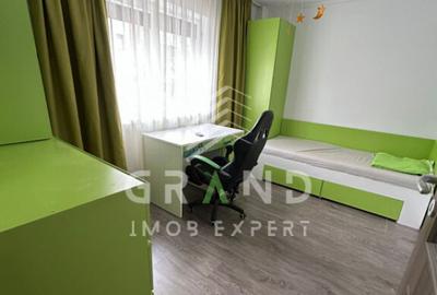 Apartament cu terasaStr. Campului,Mana?tur 4 camere - 4
