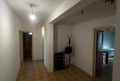 Apartament cu 3 camere decomandat în Calea Severinului
