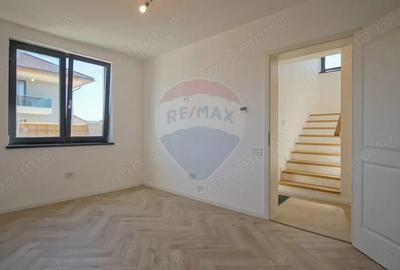 Casa / Vila cu 5 camere de vanzare - 1