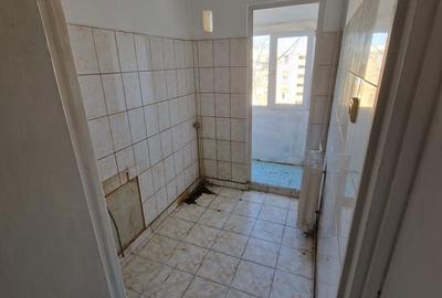 Apartament cu 2 camere semidecomandat în Eroii Revoluției