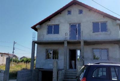 Casă cu 6 camere cu Teren 300 Mp în Lumina - 3