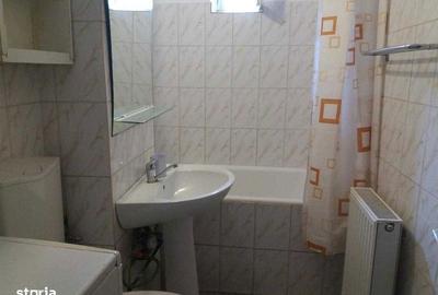 Apartament cu 3 camere decomandat în Micro 4 - 5
