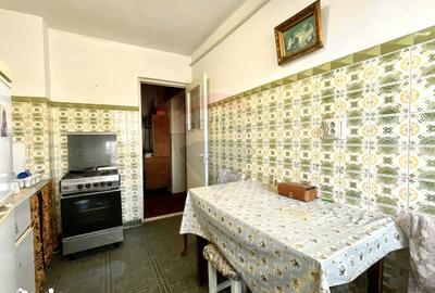 Apartament cu 3 camere decomandat, mobilat în Tomis I - 10