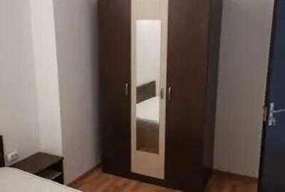 Apartament cu 3 camere semidecomandat în Ostroveni