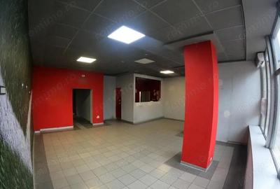 Spațiu comercial, de 90 mp, în Central - 3