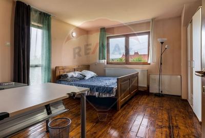 Casă cu 6 camere cu Garaj în Central - 19