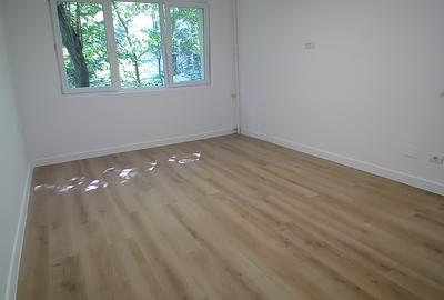Apartament cu 3 camere semidecomandat în Drumul Taberei