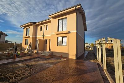 Duplex cu 4 camere cu Canalizare în Moșnița Nouă - 1