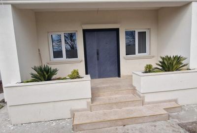 Casă individuală cu 4 camere cu Canalizare în Lumina - 1